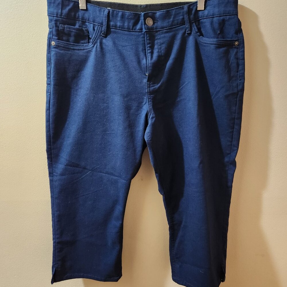 Women's size 18, Liz Claiborn Capri